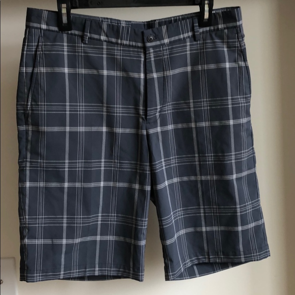 Light weight Slazenger blue plaid golf shorts.